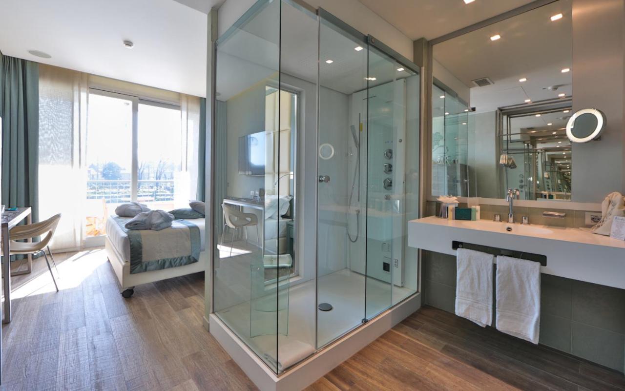 Ville Sull'Arno Florence Exterior photo A shower enclosure